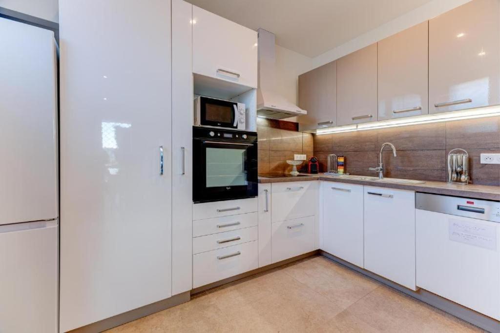 Villa Maison 6 Personnes Avec Jardin Et Parking Prive Nizza